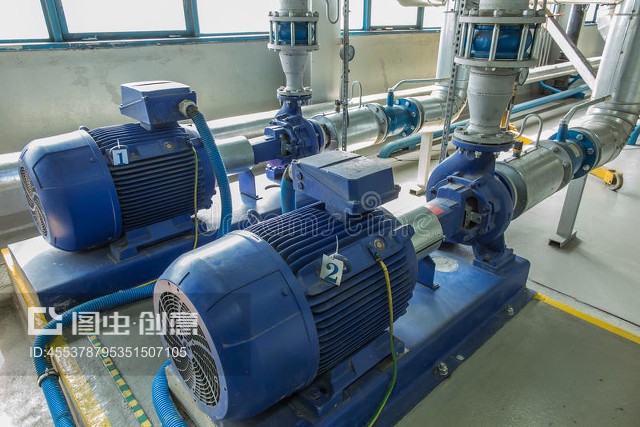 几个带大马达的水泵Several water pumps with large motors